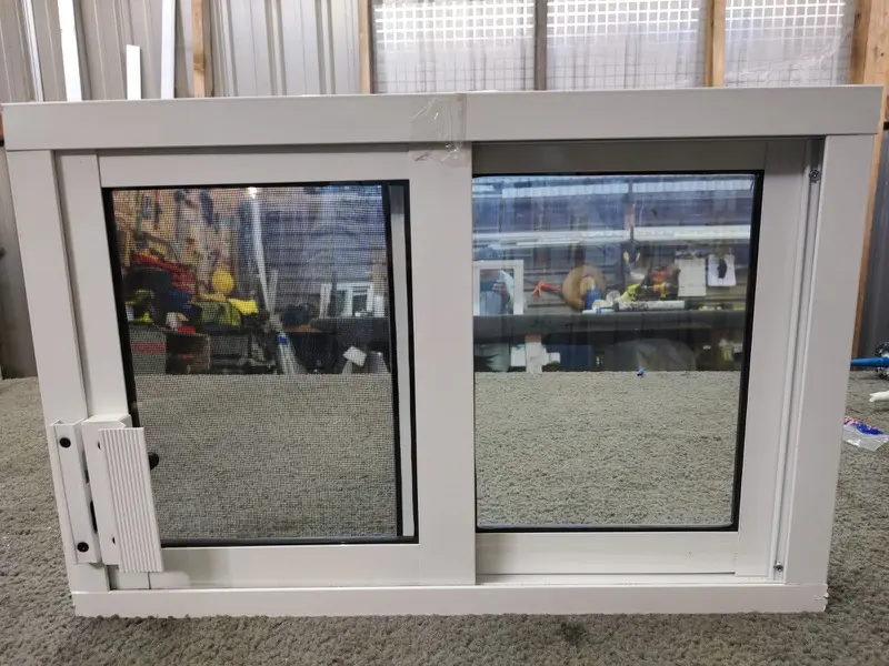 Custom sliding window with screen